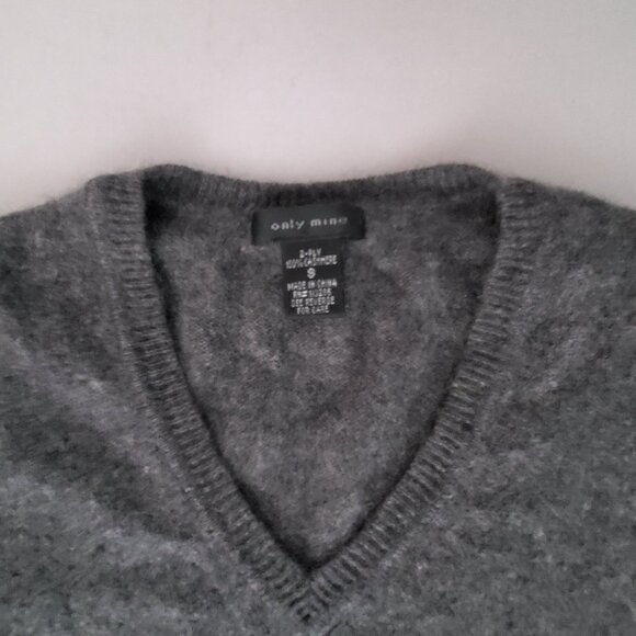 2-Ply Cashmere Sweater Classic Gray V-Neck Pullover Only Mine Sz S Old Money - Picture 4 of 7